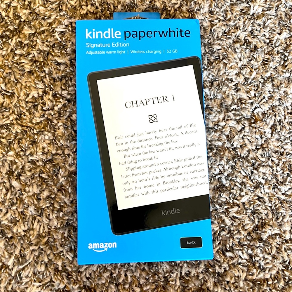 Kindle paperwhite. Signature edition